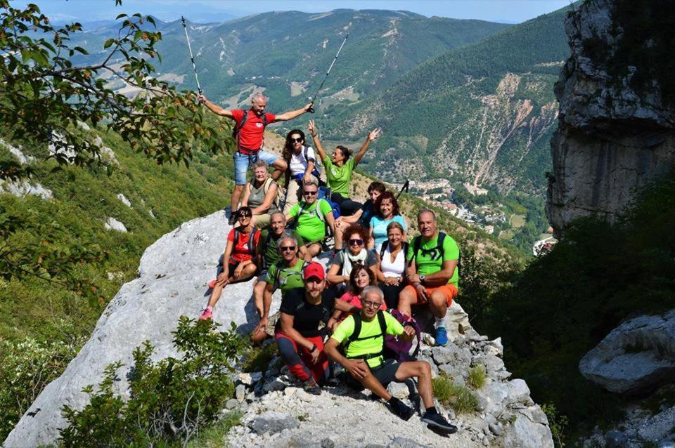 Relais Valguerriera Vendégház Apecchio Kültér fotó